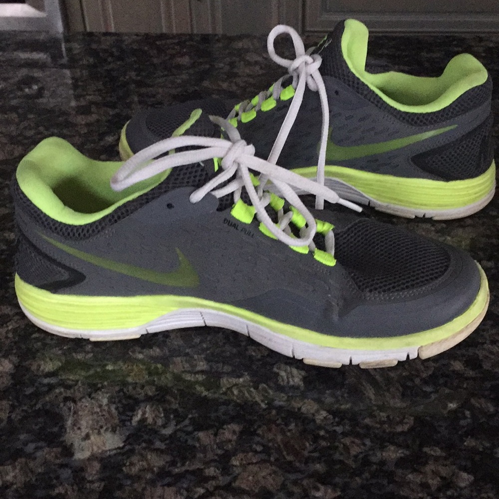NIKE FREE XILLA MENS SNEAKERS SIZE 7.5